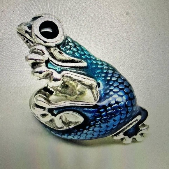 Authentic Pandora, Metallic Blue Gecko Tropical Charm #792701C01 - Picture 1 of 3